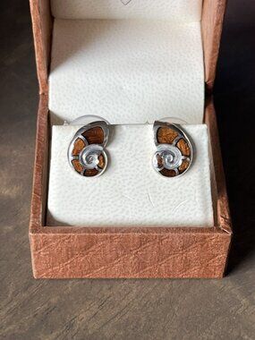Alamea NWOT 925 Sterling Silver Koa Wood Nautilus Shell Stud Earrings Hawaii